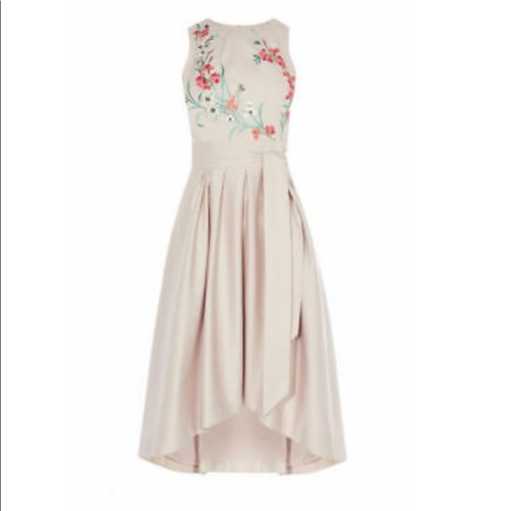 Lovely dress perfect for this Spring season.